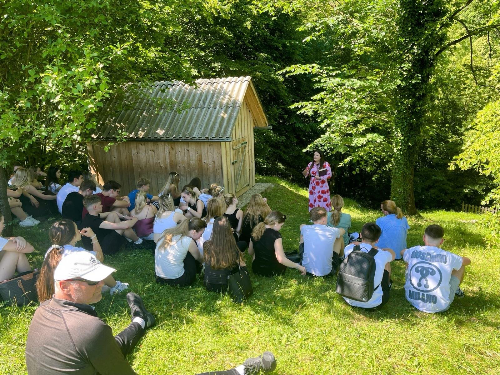 Literarno-športna ekskurzija “Po sledeh Alme M. Karlin” Literarno-športna ekskurzija “Po sledeh Alme M. Karlin”