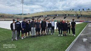 Dijaki na ogledu stadiona Ljudski vrt.