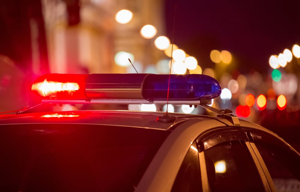 Policist pri opravljanju dela na terenu